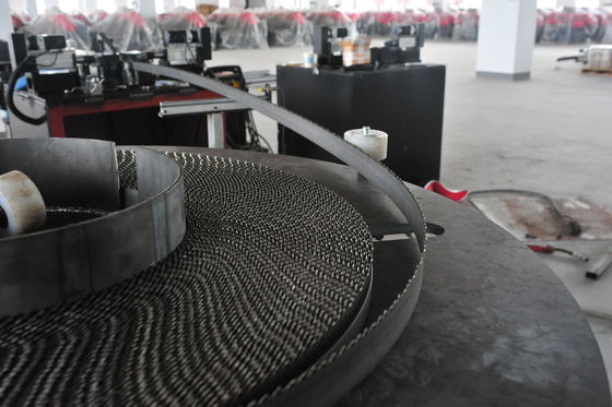 GB42150 Gantry Structure Horizontal Band Saw Machine Roller Feed Design